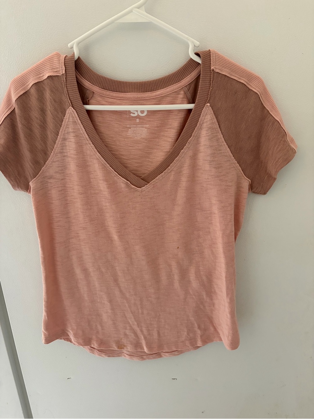 SO Two-Tone Dusty Pink V-Neck Short Sleeve Tee
